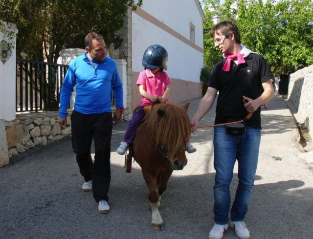 Un paseo en pony con los monitores